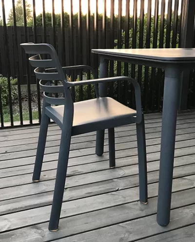 lauko baldai, stalas, kėdės, plastikines kedes, keturvietis stalas